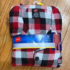 NWT MEN’s Hanes Red and Black Plaid Flannel Pajama Set